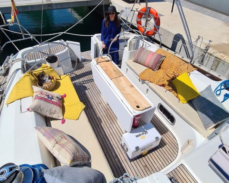 barefoot-private-sailing-cruise-in-barcelona