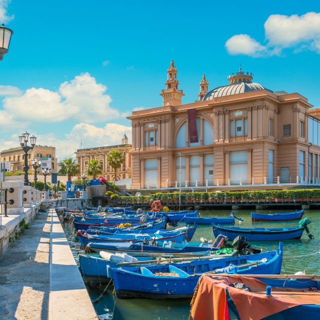 bari-guided-walking-tour-with-a-special-treat