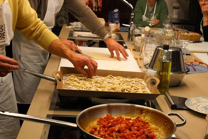 bari-home-cooking-class-make-cavatelli-capunti-with-wine