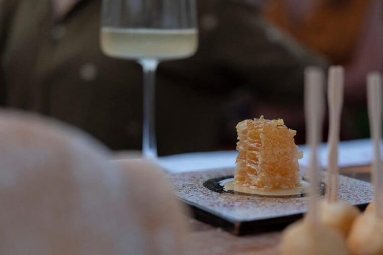 bari-tasting-and-sunset-in-the-rooftop-apiary
