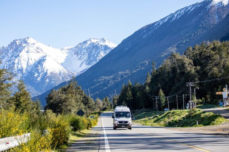 bariloche-full-day-el-bolson-and-puelo-lake-tour