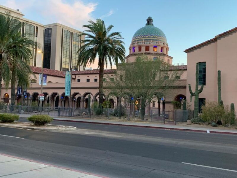 barrio-viejo-tucson-walking-tour-scott-avenue-with-guide