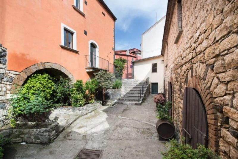 basilicata-discover-volcanic-tuff-caves-and-taste-excellent-lucanian-wines