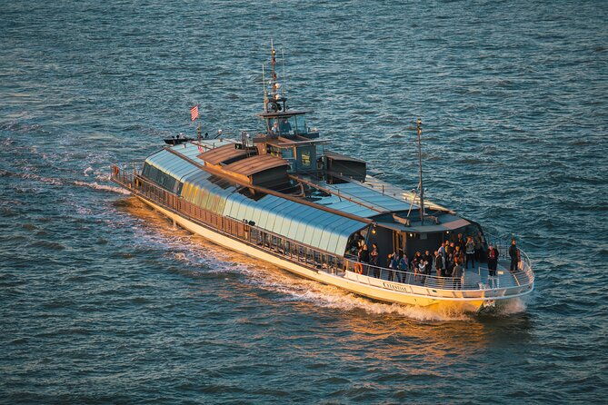 bateaux-new-york-thanksgiving-plated-dinner-cruise