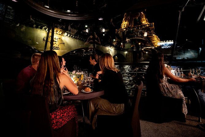 bateaux-parisiens-seine-river-gourmet-dinner-sightseeing-cruise