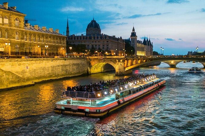 bateaux-parisiens-seine-river-gourmet-lunch-sightseeing-cruise