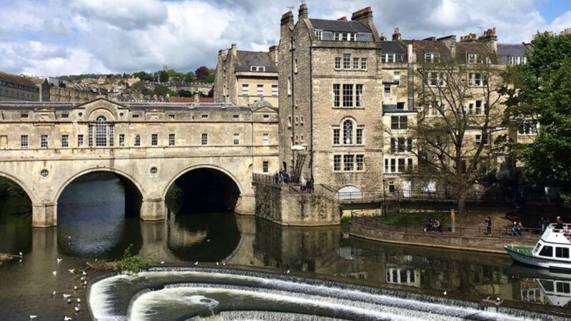 bath-guided-city-walking-tour-with-entry-to-the-roman-baths