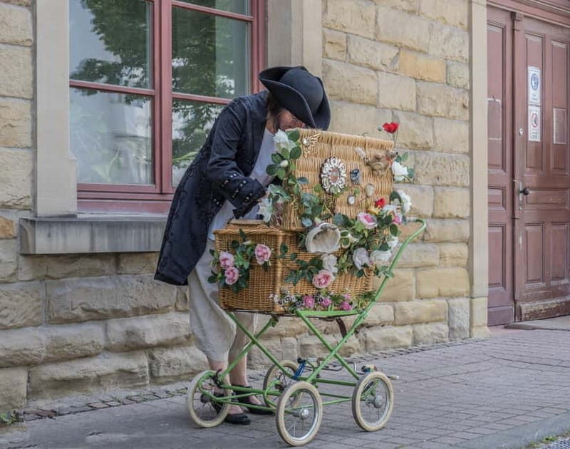 Bathers, doctors, pharmacists  a healing experience tour through Ludwigsburg. - Key Points