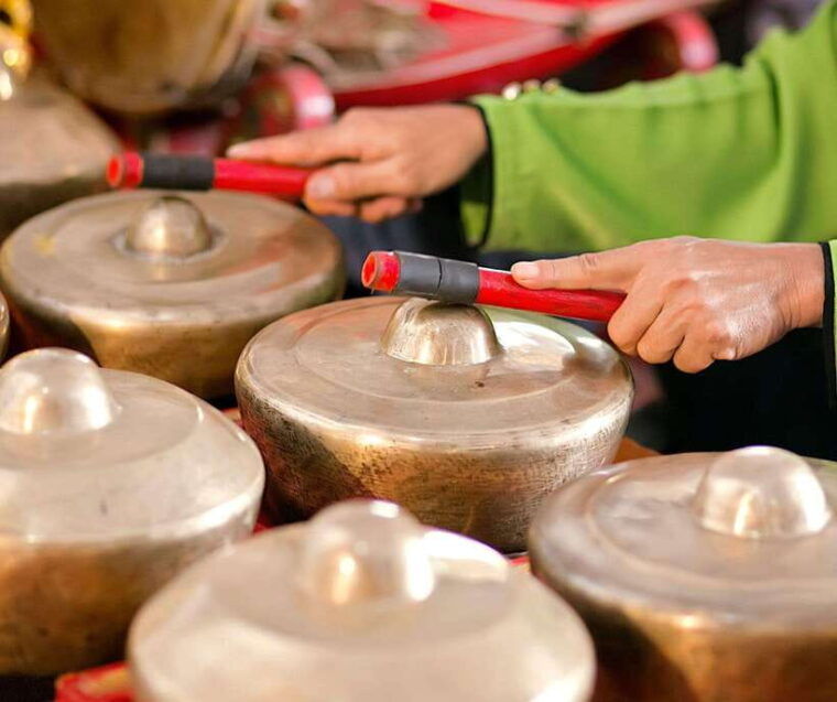 batik-making-gamelan-playing-borobudur-village-tour