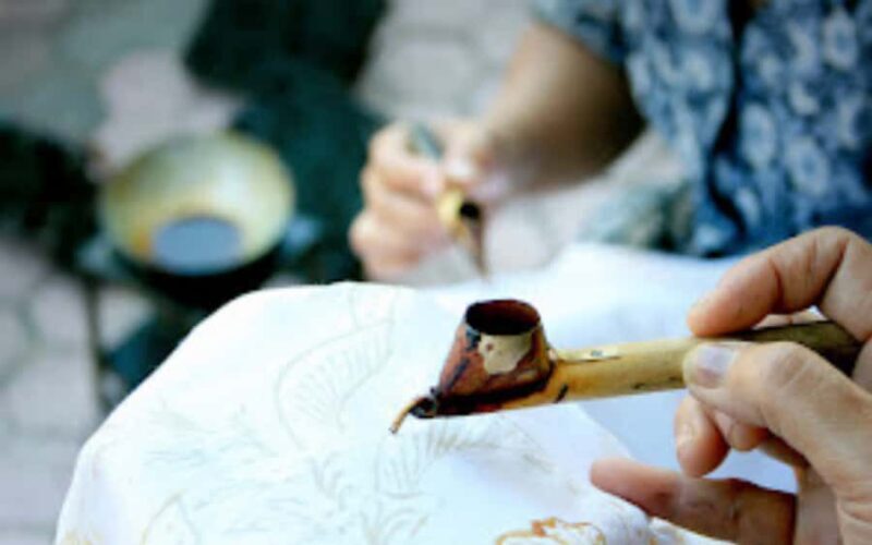 Batik Through the Eyes of a Local Balinese Family - The Experience Breakdown