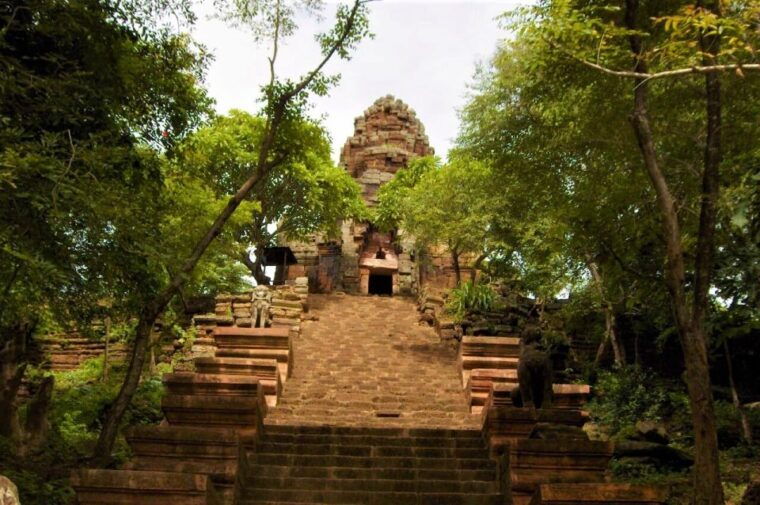 battambang-bamboo-train-killing-cave-tour-from-siem-reap