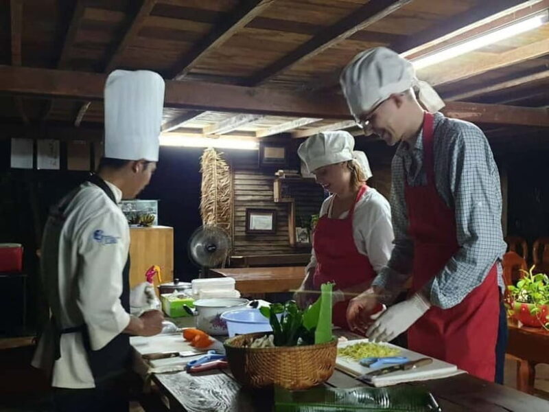 Battambang: Cooking Class and Market Touring - Exploring the Market: A Feast for the Senses