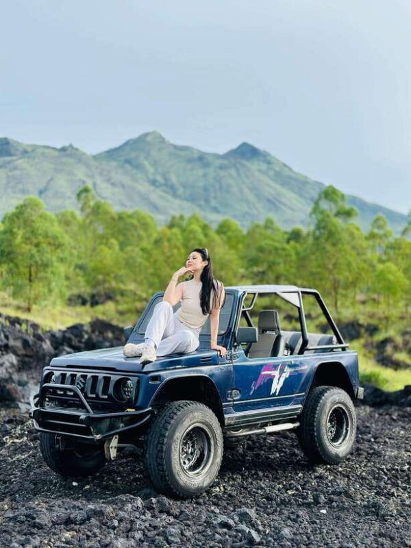 batur-volcano-sunrise-jeep-black-lava