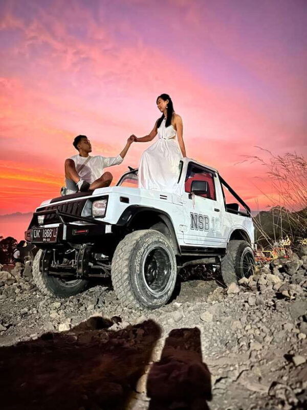 batur-volcano-sunrise-jeep-black-lava