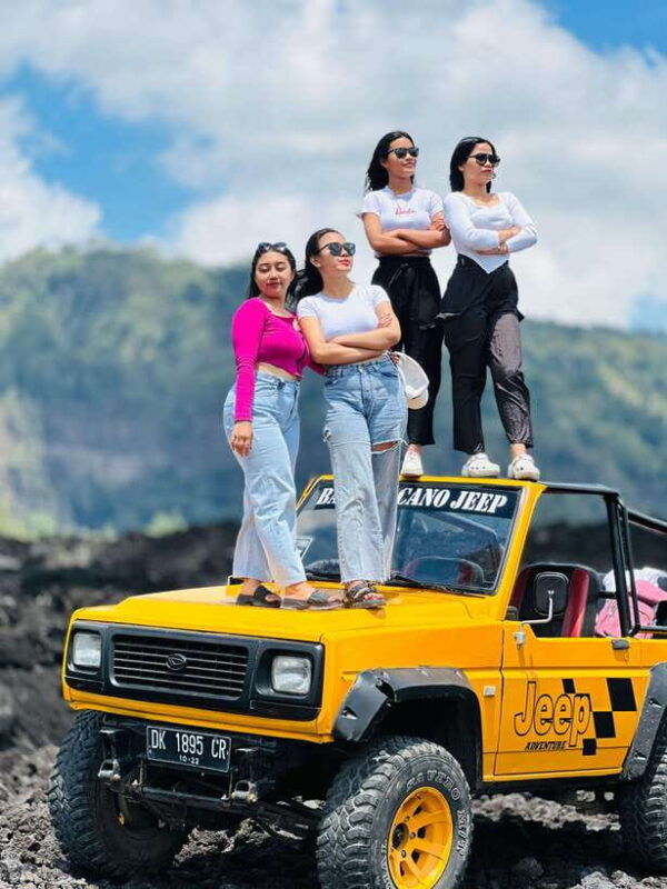 batur-volcano-sunrise-jeep-black-lava