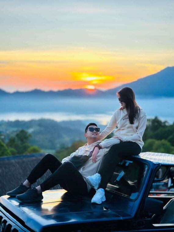batur-volcano-sunrise-jeep-black-lava