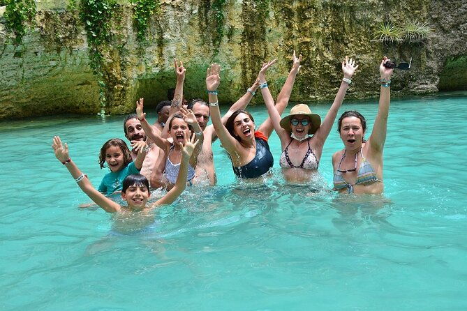 bavaro-extreme-zipline-splash-waterfall-pool-combo-experience