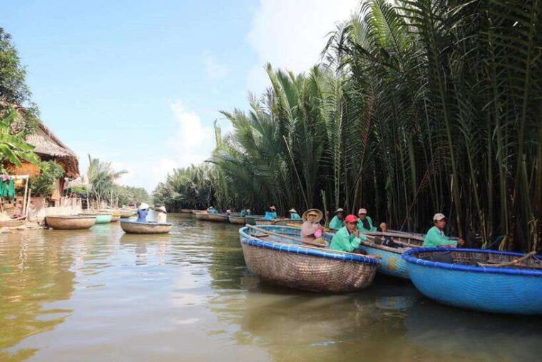 bay-mau-eco-cooking-class-making-coffee-in-oldtown
