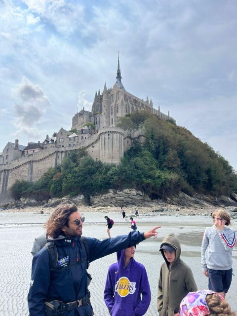 bay-of-mont-saint-michel-see-the-tide-coming-up