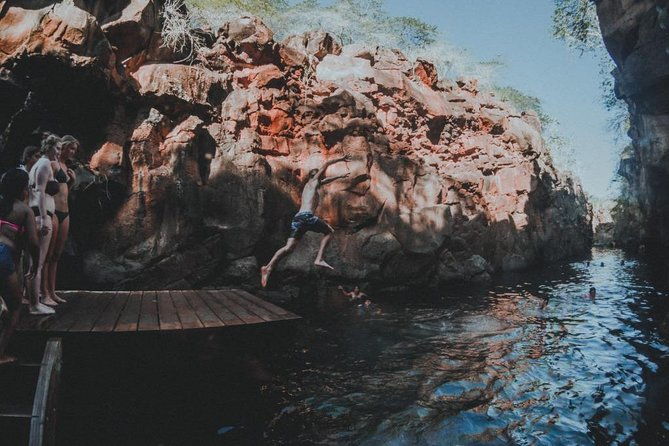 bay-tour-in-santa-cruz-galapagos-islands