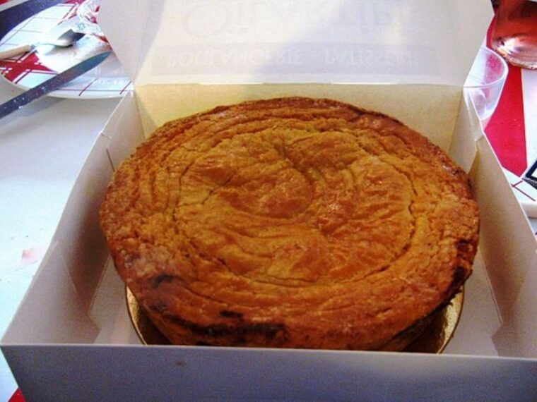 bayonne-guided-food-walking-tour-with-food-and-drinks