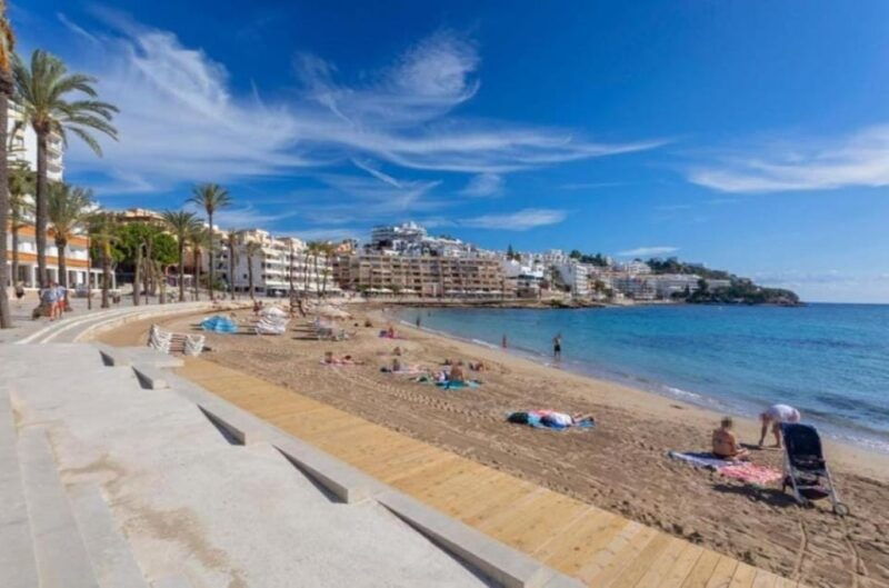 beach-hopping-ibiza-town-figueretas-playa-d-bossa