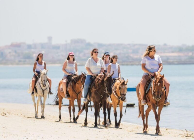 beach-horseback-riding-in-group-photo-report-pdt
