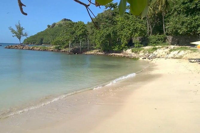 beach-shuttle-to-pigeon-island