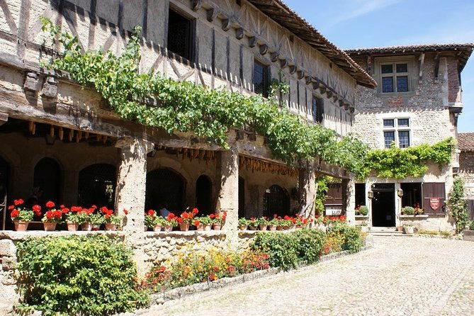 beaujolais-perouges-medieval-town-private-tour-full-day-from-lyon