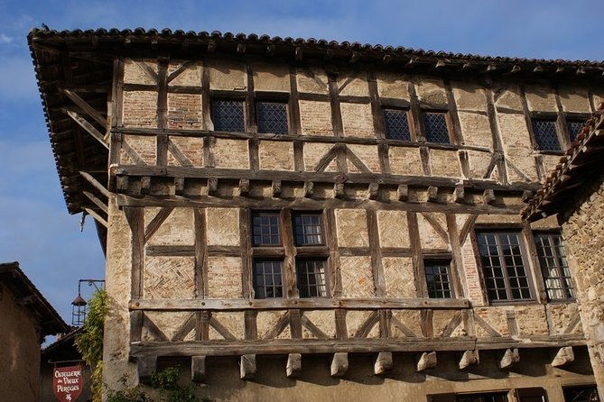 beaujolais-perouges-medieval-town-private-tour-full-day-from-lyon
