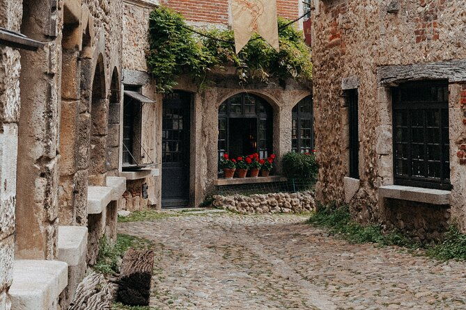 beaujolais-wine-and-perouges-village-full-day-shared-tour