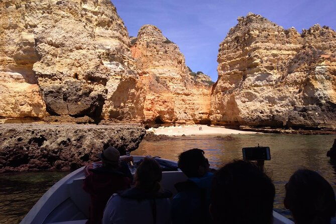 beautiful-coastal-drive-to-the-ponta-da-piedade-caves-in-lagos-2