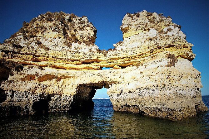 beautiful-coastal-drive-to-the-ponta-da-piedade-caves-in-lagos-2