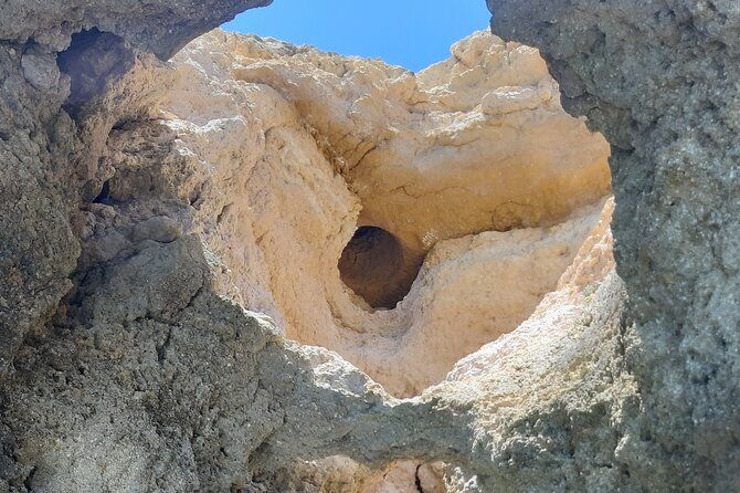 beautiful-coastal-drive-to-the-ponta-da-piedade-caves-in-lagos-2