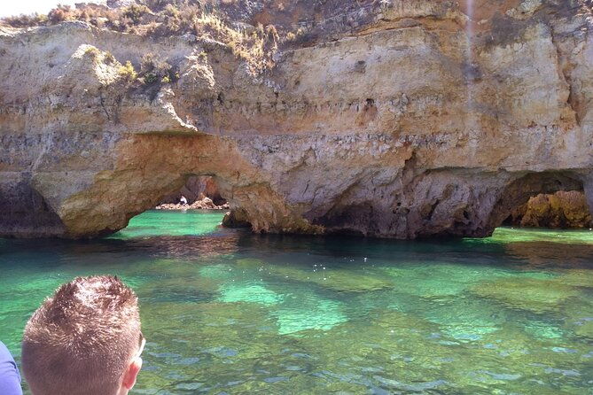 beautiful-coastal-drive-to-the-ponta-da-piedade-caves-in-lagos