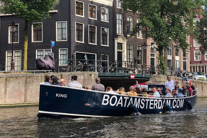 beautiful-open-boat-canal-cruise-in-amsterdam-open-bar-included