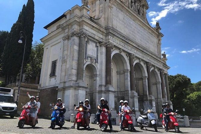 beautiful-roma-tour-on-vespa-with-driver