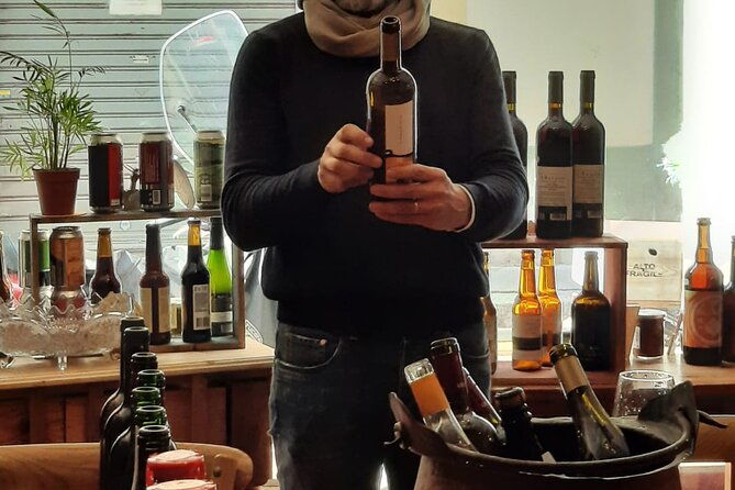 become-wine-savvy-guided-by-our-expert-with-unque-tasting