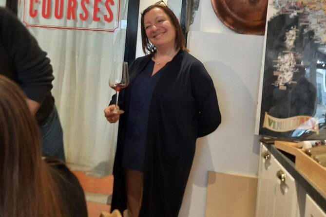 become-wine-savvy-guided-by-our-expert-with-unque-tasting