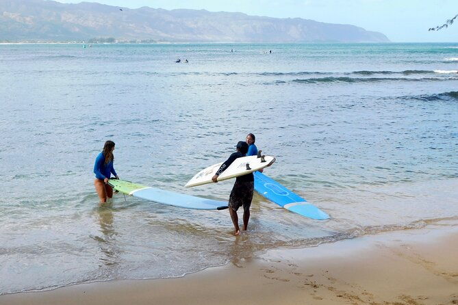 beginner-surf-lesson-at-north-shore-haleiwa-oahu