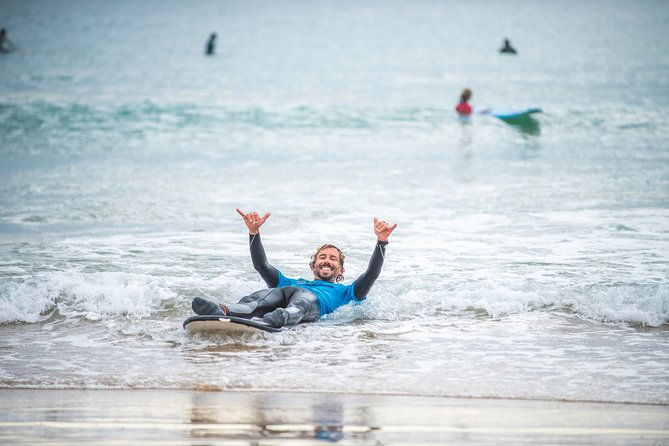 beginner-surf-lesson-at-the-beautiful-algarvian-west-coast