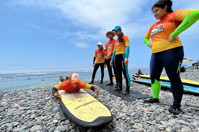beginner-surf-lesson-in-lima-peru