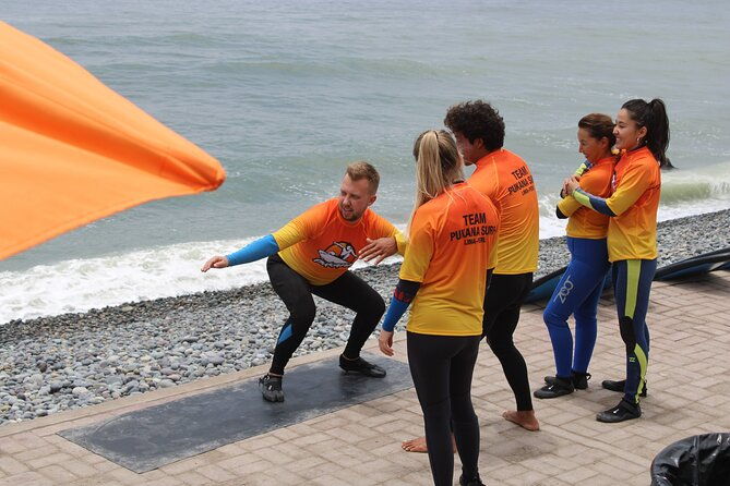 beginner-surf-lesson-in-lima-peru