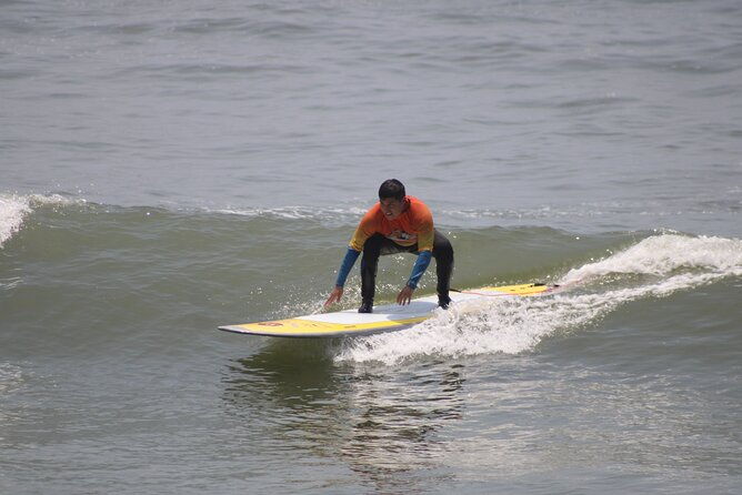 beginner-surf-lesson-in-lima-peru
