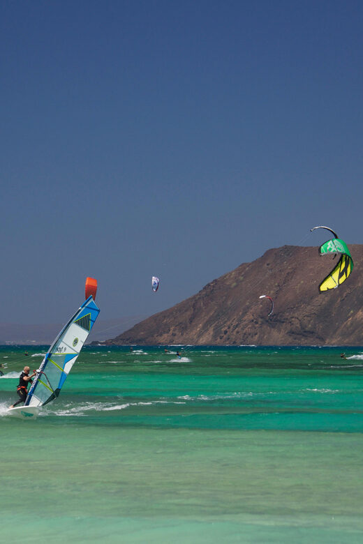 Beginner windsurf course in El Cotillo (4 hours) - FAQs