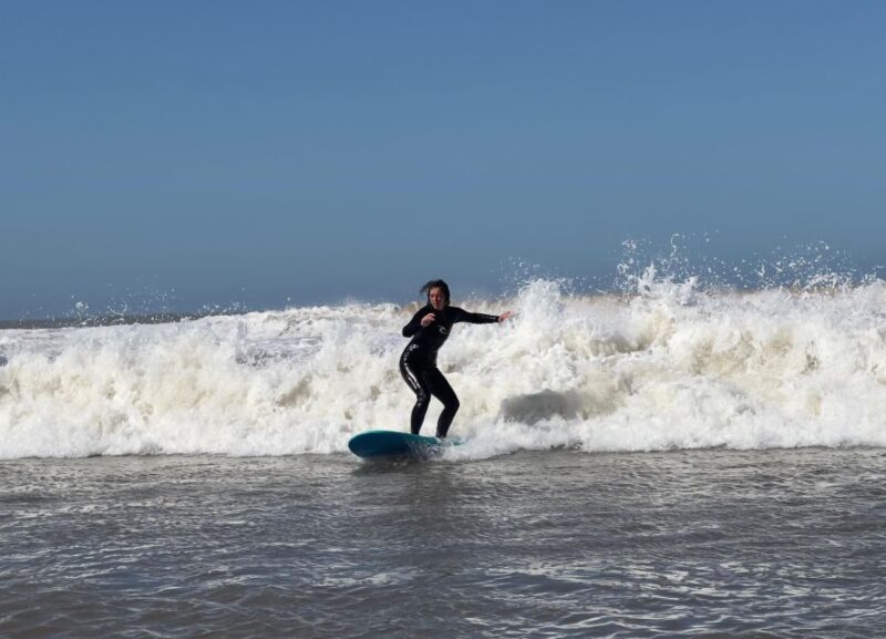 Beginners friendly surf in nice spots - FAQs