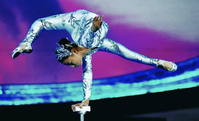 beijing-acrobatic-show-pearl-market-peking-duck-dinner