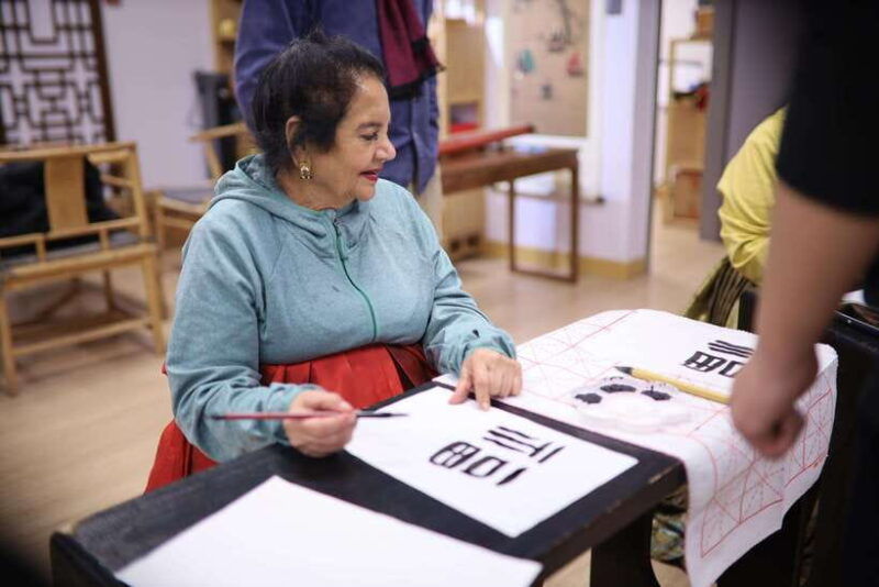 beijing-culture-tour-traditional-music-tea-calligraphy