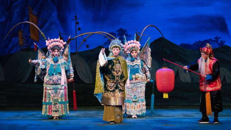 beijing-golden-mask-and-peking-opera-tour-with-transfer