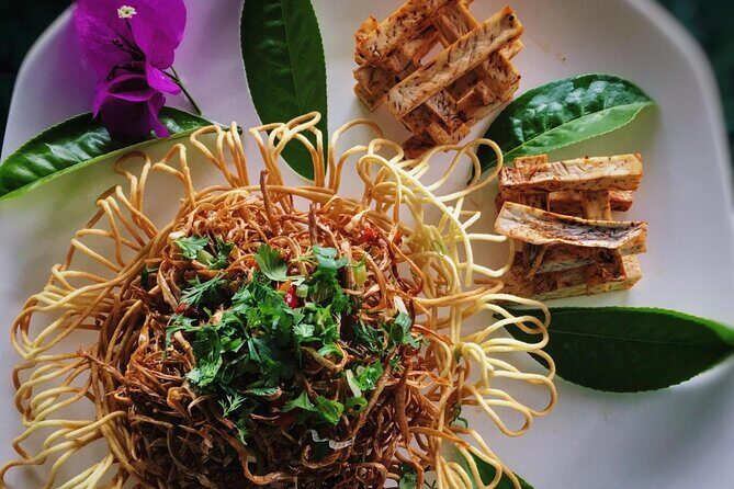 Beijing Hutong Night Tour with Yunnan Style Dinner and Boat Ride - What to Expect from the Experience